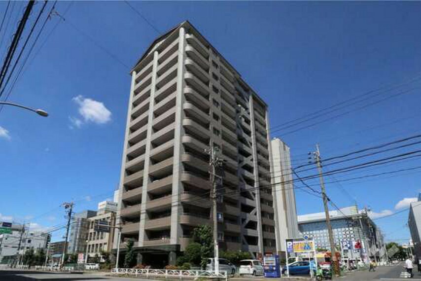 ライオンズシティ鳥居松の外観（東側から）2002年築、総戸数39戸のマンションです。JR春日井駅まで徒歩約16分の立地です。