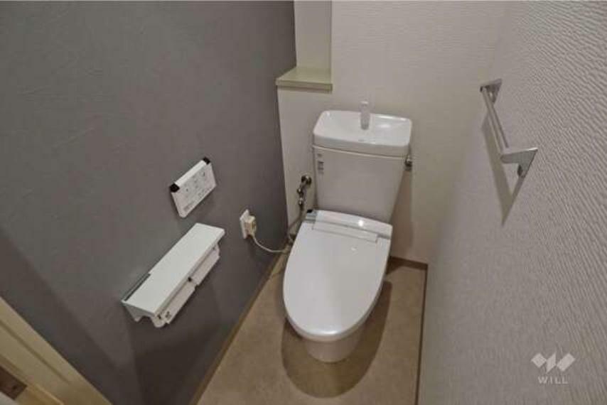 トイレ。アクセントクロスを採用したおしゃれなトイレです！