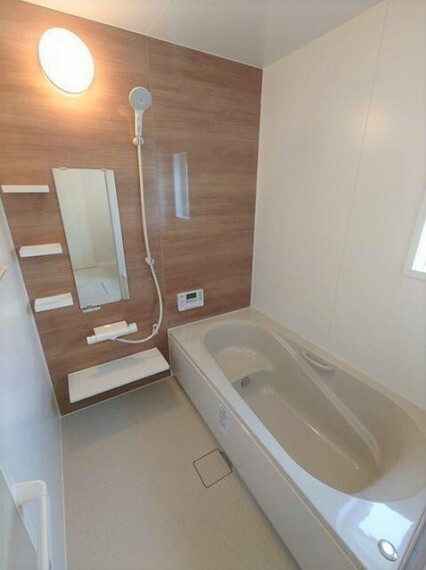 防水性や保温性に優れたシステムバスルーム。親子でゆったりお風呂が楽しめる一坪タイプ！