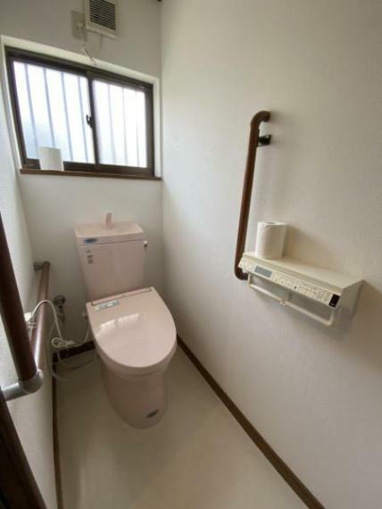 温水洗浄便座付きのトイレです！