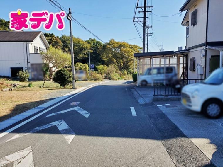 前面道路が5mと広いので運転が苦手な方にも安心です