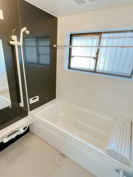 【リフォーム済】浴室はハウステック製の新品のユニットバスに交換しました。1坪サイズのお風呂で、1日の疲れをゆっくり癒すことができます。