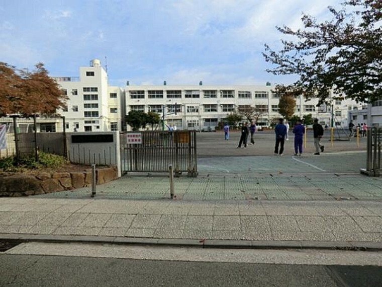 横浜市立 金沢小学校