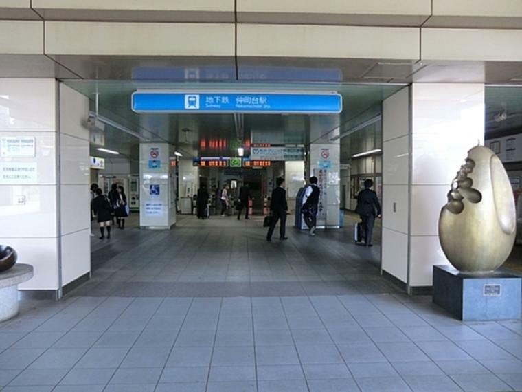 仲町台駅（横浜市営地下鉄ブルーライン） 港北ニュータウン　再開発された閑静な街並み。駅前には生活に必要な物が揃う商業施設がございます。