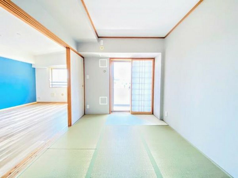 【和室】和室には洋室とはまた違った良さがある。畳の香りに癒され、日本を感じることのできる落ち着きある一部屋です。