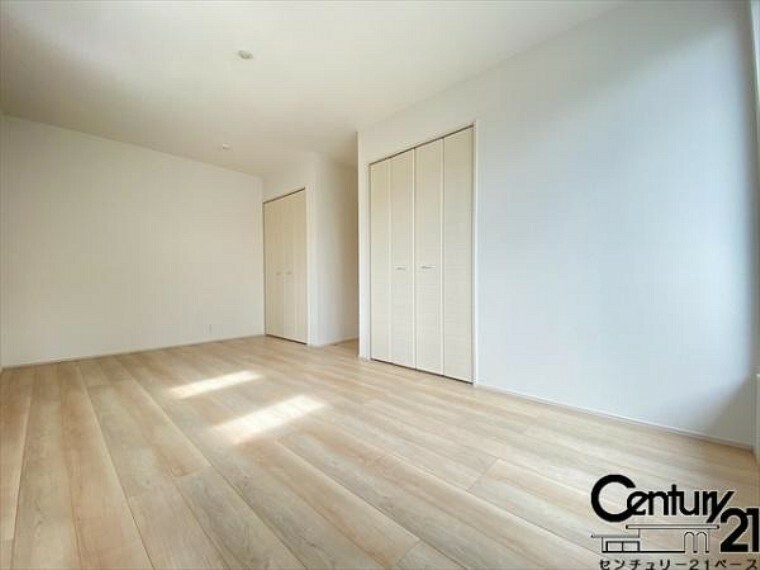 ■現地撮影写真■どんな家具でも合わせられるシンプルな洋室！