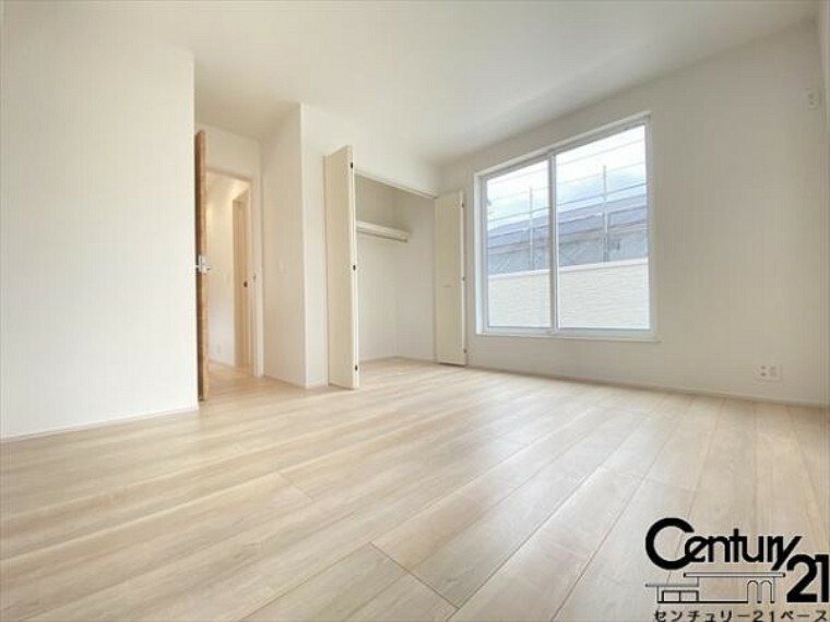 ■現地撮影写真■どんな家具でも合わせられるシンプルな洋室！