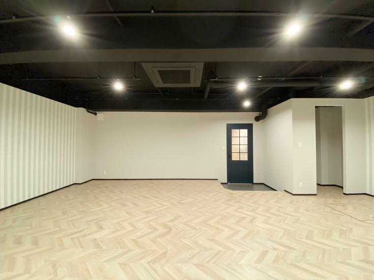 スタジオスペースは間仕切を作らず広々とした空間になっております。