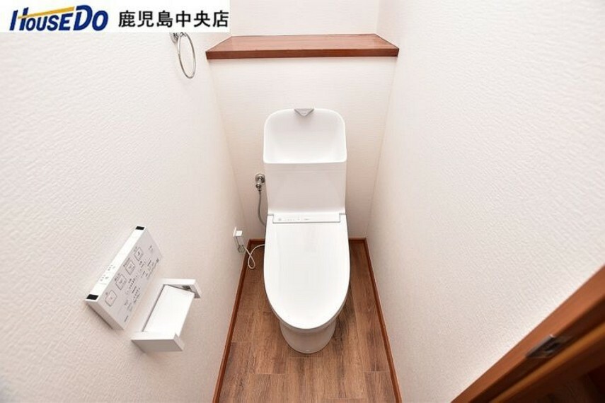 【2階トイレ】温水洗浄便座機能付きです