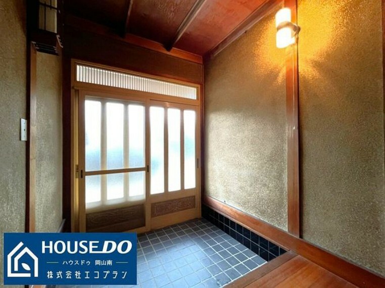 日本の風情漂う上質感溢れる玄関。訪れた方を爽やかにお迎えします