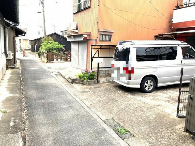 2台駐車可能！（車種によります）大型ファミリーカーも停められますよ