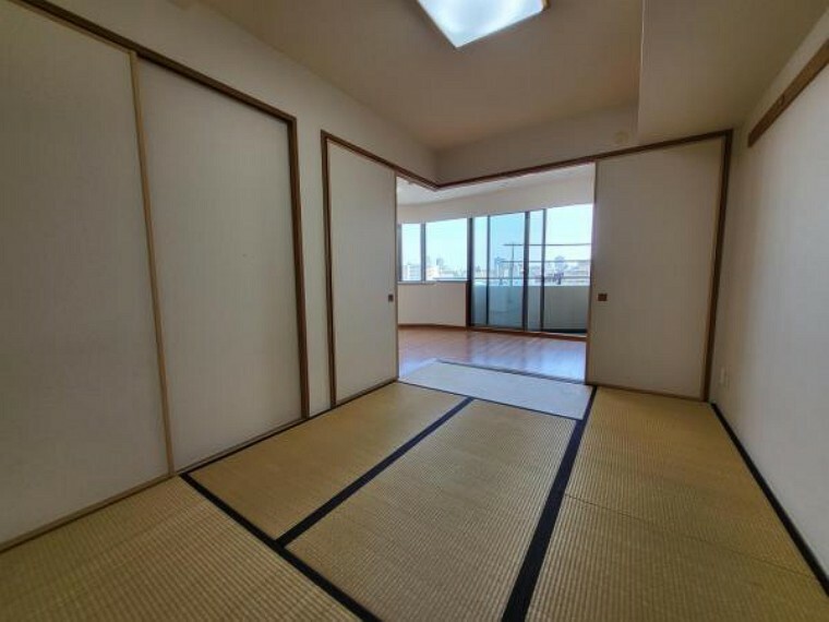 リビングから続く和室は、客間やキッズスペースとして使用できそうです。