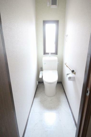 1階トイレ、こちらも交換済みで新品です！