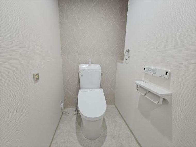 白基調の明るいトイレです！