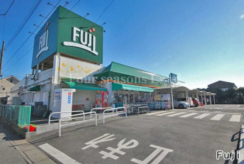 Fujiスーパー倉見店まで約615m