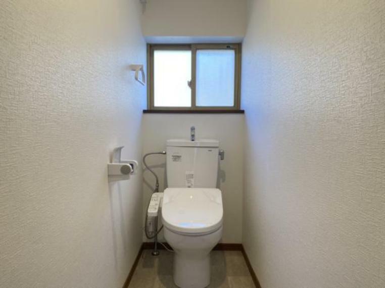 【リフォーム済】2階トイレの写真を撮影しました。