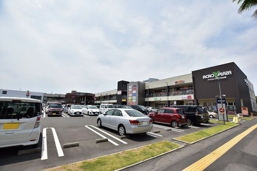 アクロスプラザ与次郎【アクロスプラザ与次郎】鹿児島市与次郎1丁目にあるショッピングセンターです。2017年4月オープン営業時間は各店舗により異なる