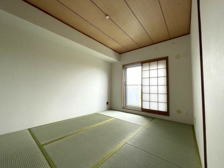 和室は玄関ホールからも出入りできるので、独立した居室や在宅ワークルームとしても利用できる