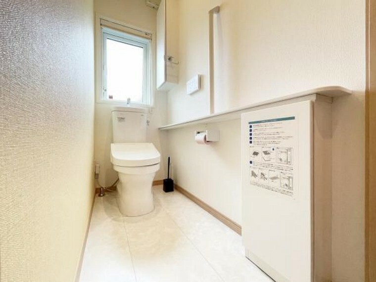 トイレットペパーや消臭剤など意外と物があふれるトイレもスッキリ収納できます