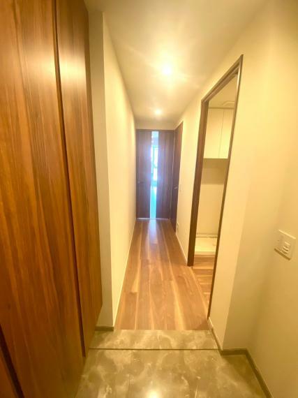 廊下<BR/>写真は階違いのお部屋画像ですが、1016号室は現在空き室のため随時内覧可能です！