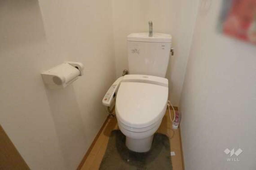トイレです。1階と2階にそれぞれございますので、朝のバタバタする時間帯にも混み合うことなく快適にお使いいただけます。
