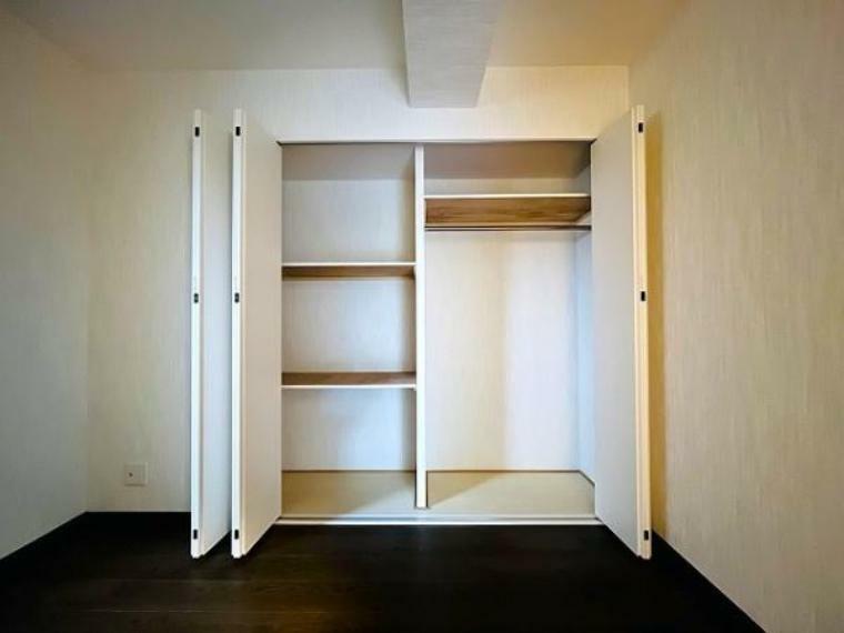 寝室クローゼット。収納スペースをしっかり設けることで、お部屋を広く使うことができます。
