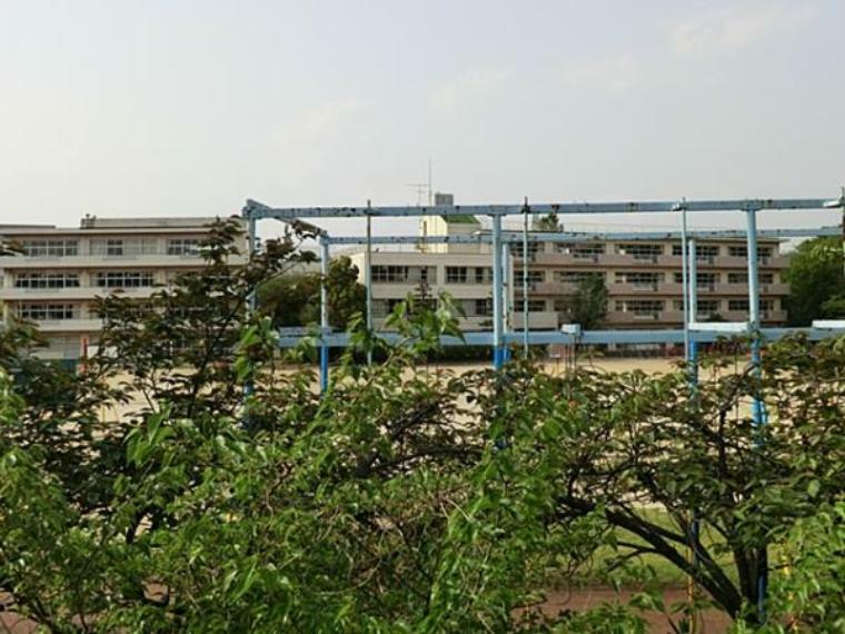 村上東小学校まで1750m