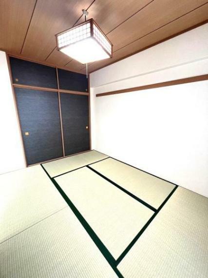 和モダンの和室、畳の上でリラックスしたり<BR/>趣味部屋としてもご利用いただけ、ご家族に嬉しい一部屋です
