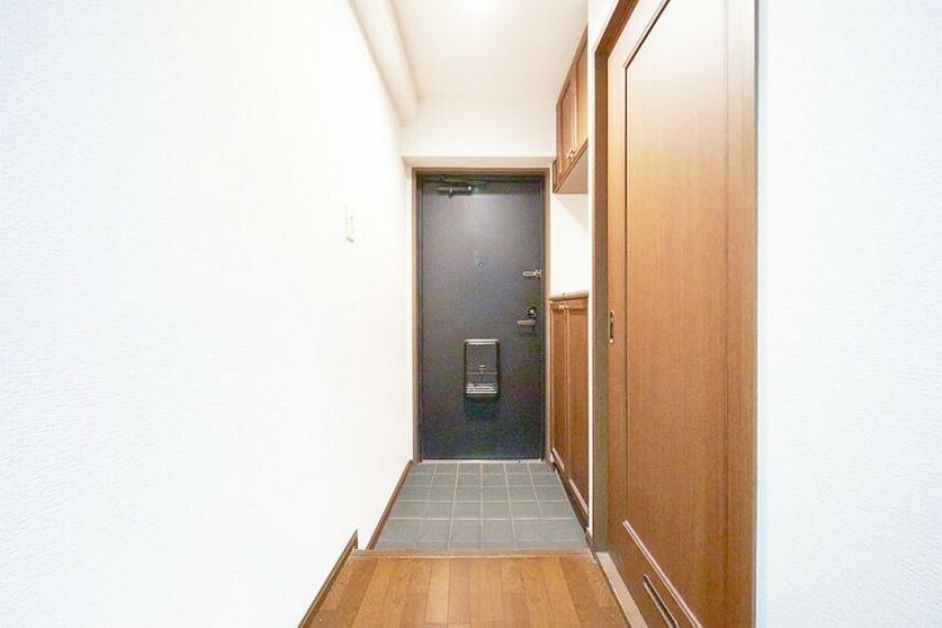【玄関】※画像はCGにより家具等の削除、床・壁紙等を加工した空室イメージです。