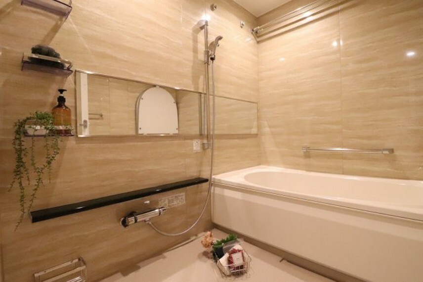 【浴室】浴室暖房乾燥機搭載で、365日快適にお使いいただけます。ミストサウナ機能付き！