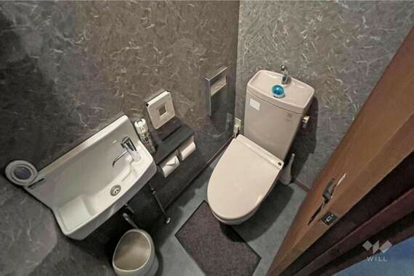 1階のトイレは男性用・女性用とそれぞれございます。店舗として使う際にも便利ですね！