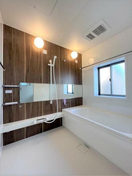 【リフォーム中】浴室はハウステック製の新品のユニットバスに交換しました。通常よりも大きな1.25坪サイズのお風呂で、1日の疲れをゆっくり癒すことができますよ。