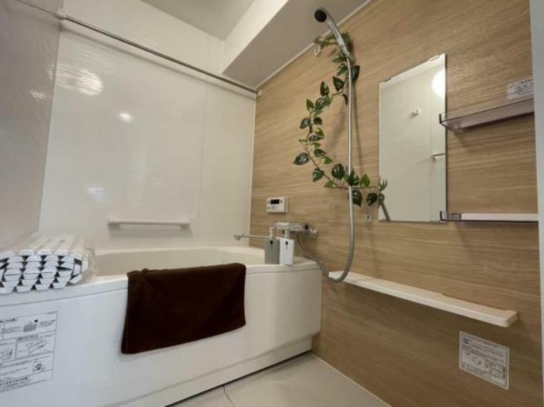 【リフォーム後_浴室】浴室はハウステック製の新品のユニットバスに交換しました。浴室乾燥機付きになります。