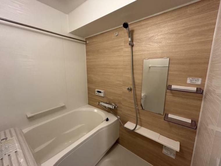 【リフォーム後_浴室】浴室はハウステック製の新品のユニットバスに交換しました。浴室乾燥機付きになります。