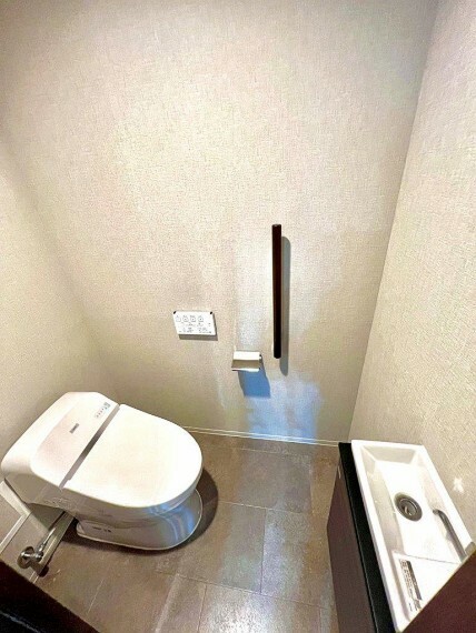 トイレ　手洗いカウンター有
