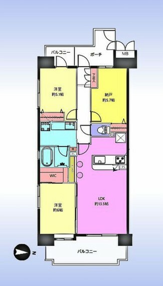 バルコニー面にリビングと6帖洋室と続き間。リビングには1.69m幅の2人で座れるカウンターデスク付。納戸は部屋使用可。