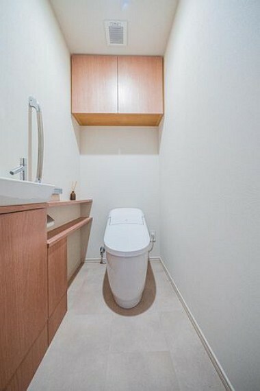 温水洗浄機能付きの使いやすいトイレ