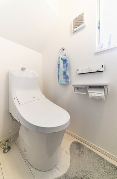 各階に設置されたトイレは、温水洗浄便座で清潔感がございます。