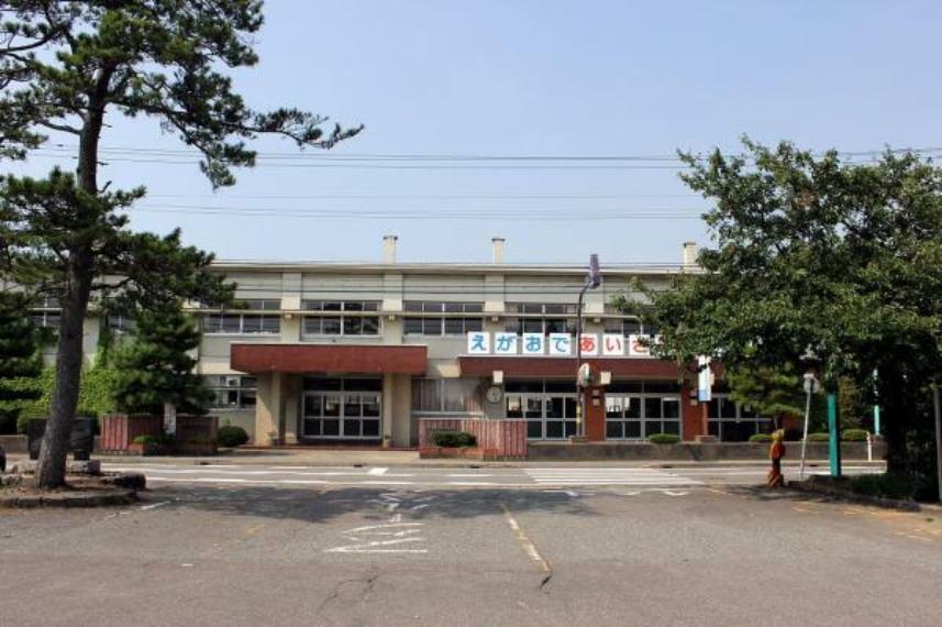 坂井市立大石小学校まで1900mです。
