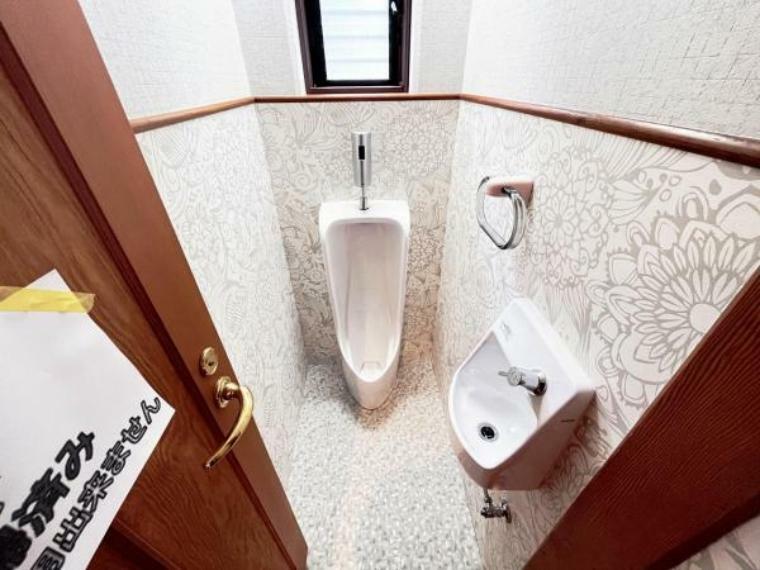 男性専用トイレも完備。