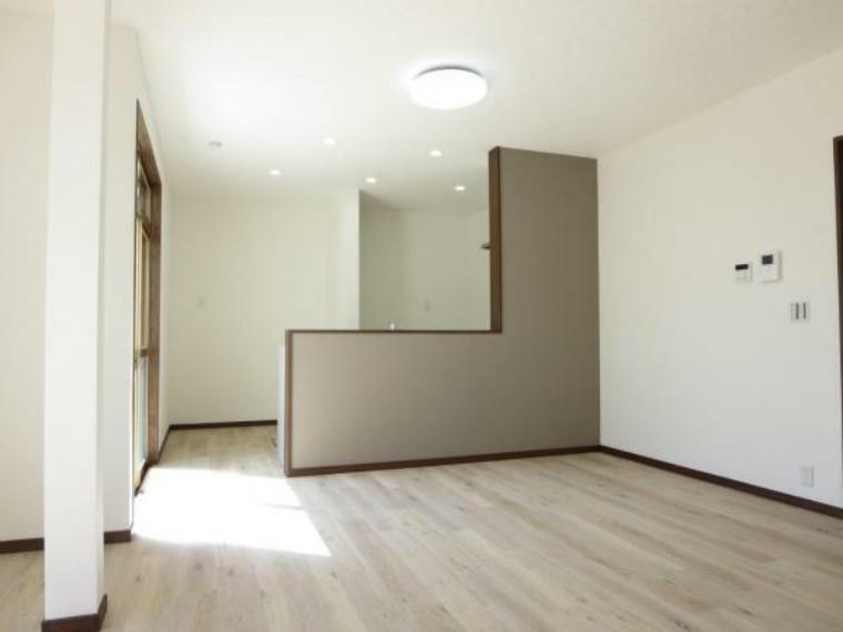 【リフォーム済】1階元和室の続き間は洋間に変更しキッチンを移設することにより18.5帖のLDK空間に生まれ変わりました。