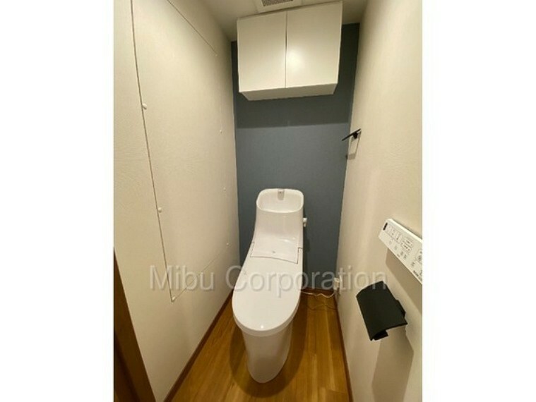 新規交換の温水洗浄便座付トイレです。