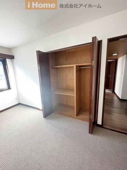全居室収納あり。それぞれのお部屋にスペースがあるのでプライベートな荷物でも身近に置くことが出来ます。
