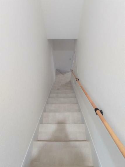 【リフォーム中】階段の写真です。滑り止めを設置して完成します。