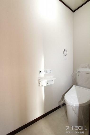 2階、新設の温水洗浄機能付きトイレ。
