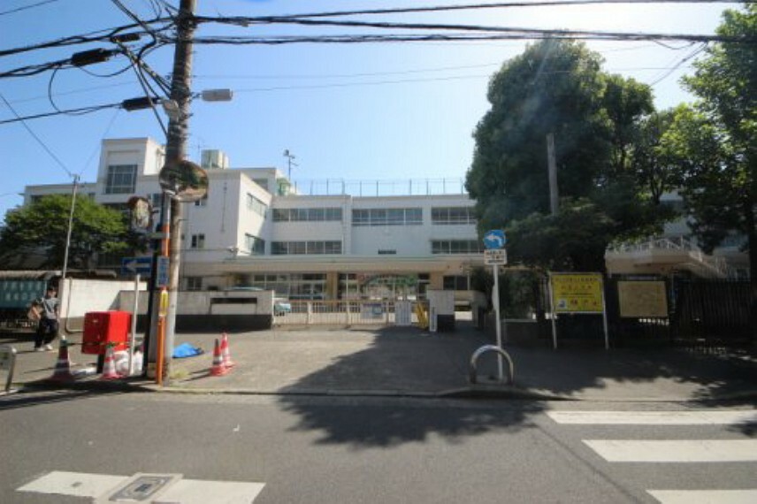 【小学校】西東京市立田無小学校まで677m