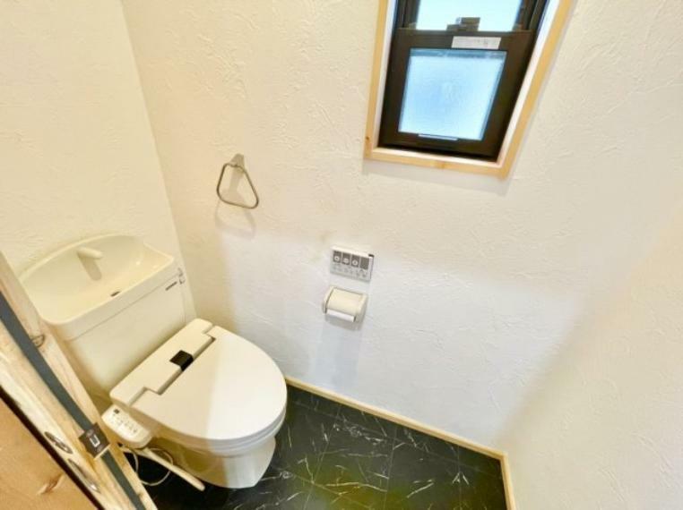 温水洗浄便座付きの1階トイレ
