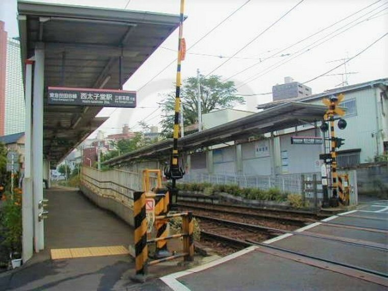 西太子堂駅（東急 世田谷線） 徒歩17分。