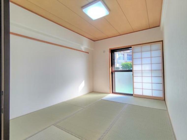 【リフォーム後写真:和室】約6帖の和室です。畳は表替えを行いました。