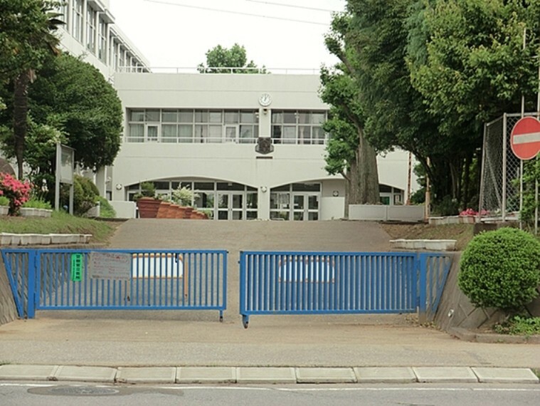 「柏市立大津ケ丘中学校」昭和53年4月1日、沼南町立風早中学校より分離、開校しました